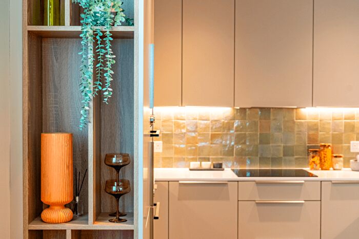 2 Bedroom Flat For Sale In King Street, London, W6