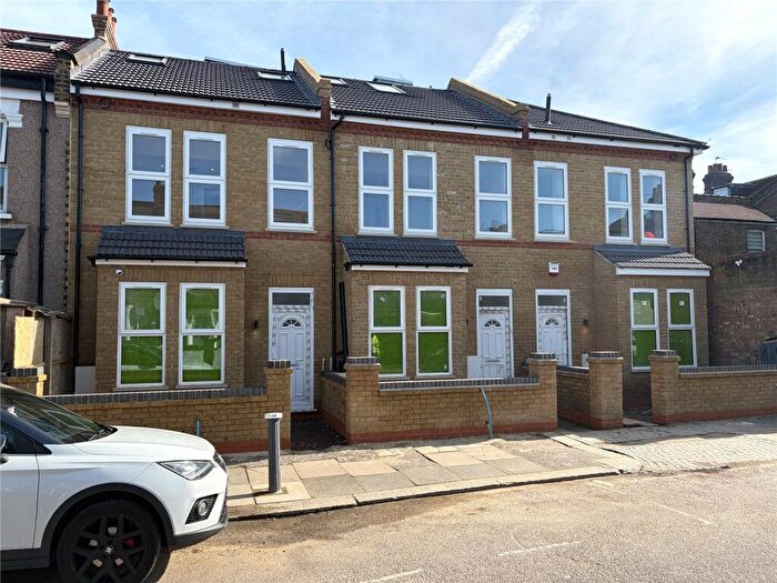 2 Bedroom End Of Terrace House For Sale In Grainger Road, Wood Green, London, N22