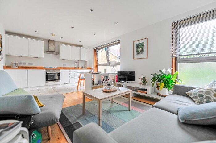 1 Bedroom Flat To Rent In Kingston Hill, Kingston, KT2