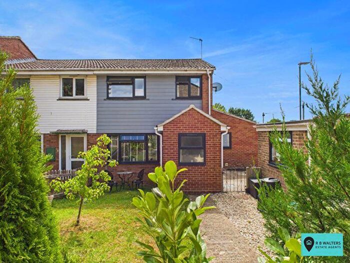 3 Bedroom End Of Terrace House For Sale In The Bassetts, Stroud, GL5