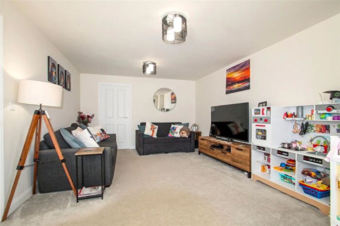 4 Bedroom Detached House For Sale In Wagtail Way, Thrapston, NN14