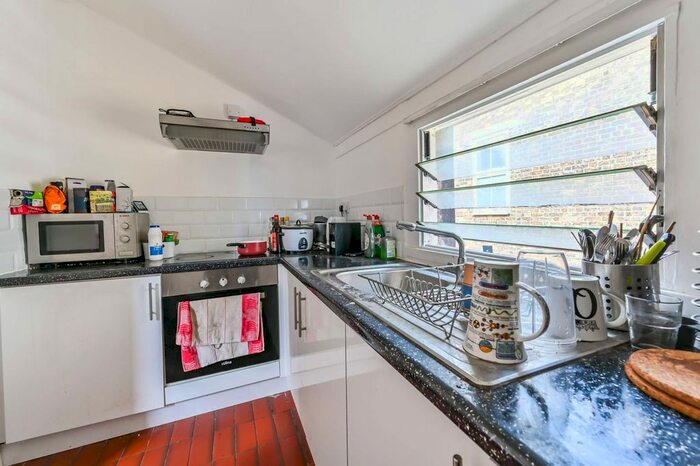 2 Bedroom Flat To Rent In Vaughan Road, Camberwell, London, SE5