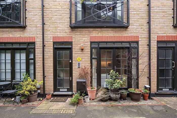 1 Bedroom Mews For Sale In Birkbeck Road, Dalston, London, E8