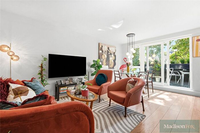 1 Bedroom Flat For Sale In Selden Walk, Islington, London, N7
