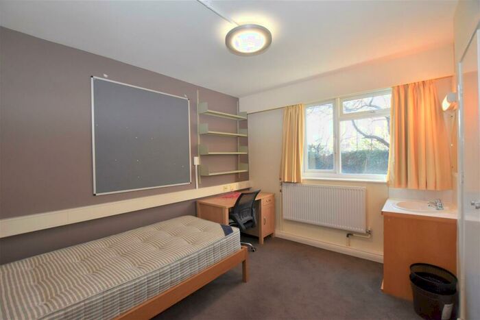 1 Bedroom Private Hall To Rent In Room Martindale Court, RG1