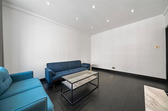 1 Bedroom Flat To Rent In Quebec Court, Seymour Street, London, W1H