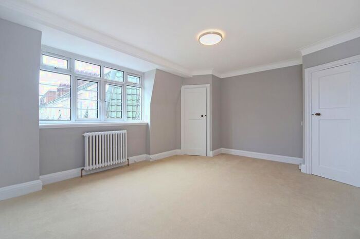 Studio To Rent In Pembroke Road, London, W8