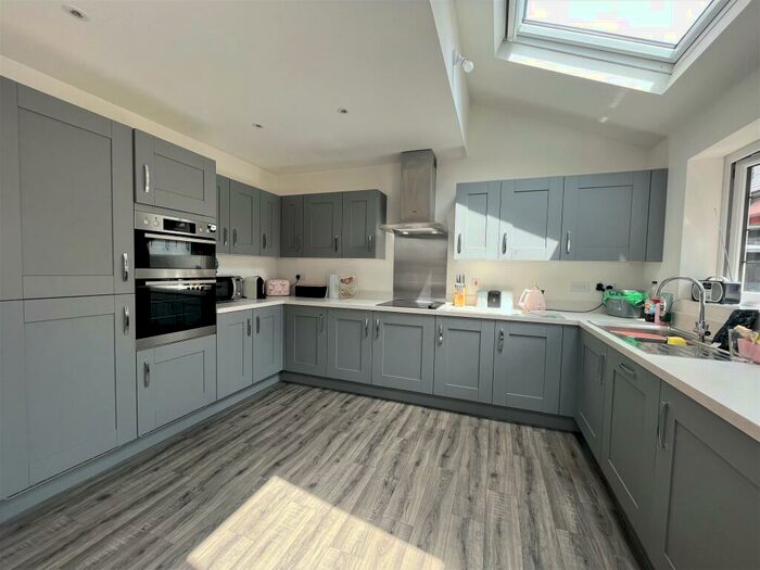 4 Bedroom Detached House To Rent In Coaker Road, Exeter, EX1