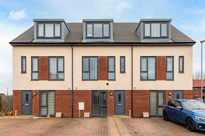3 Bedroom Town House For Sale In Woodside Way, Saxon Vale, Ellington, NE61