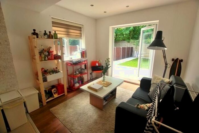 4 Bedroom Flat To Rent In Wightman Road, London, N8