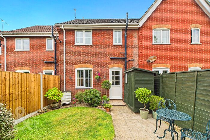 2 Bedroom Property For Sale In Market Manor, Acle, Norwich, NR13