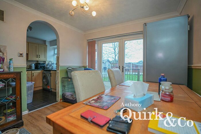 3 Bedroom End Of Terrace House For Sale In The Weald, Canvey Island, SS8