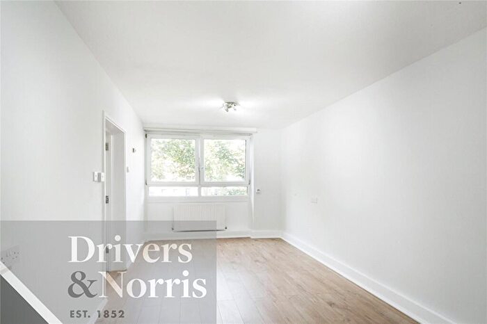 3 Bedroom Apartment To Rent In Simmons House, Sussex Way, Holloway, London, N7