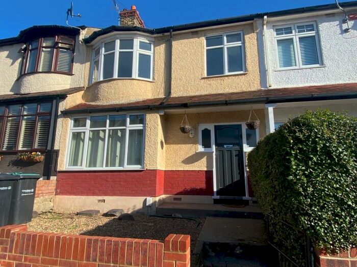 3 Bedroom Terraced House To Rent In Pinnocks Avenue, Gravesend, Kent, DA11