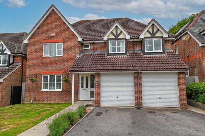 5 Bedroom Detached House For Sale In Idsworth Close, Horndean, PO8