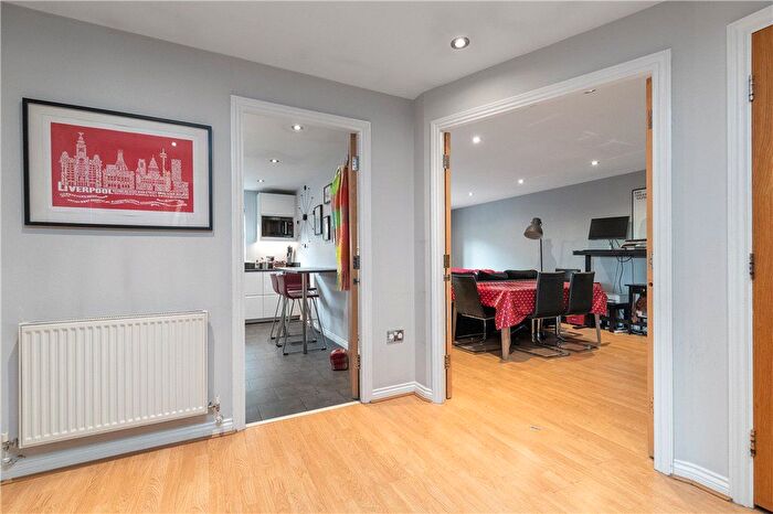 2 Bedroom Flat For Sale In Carisbrooke Road, West Park, Leeds, LS16