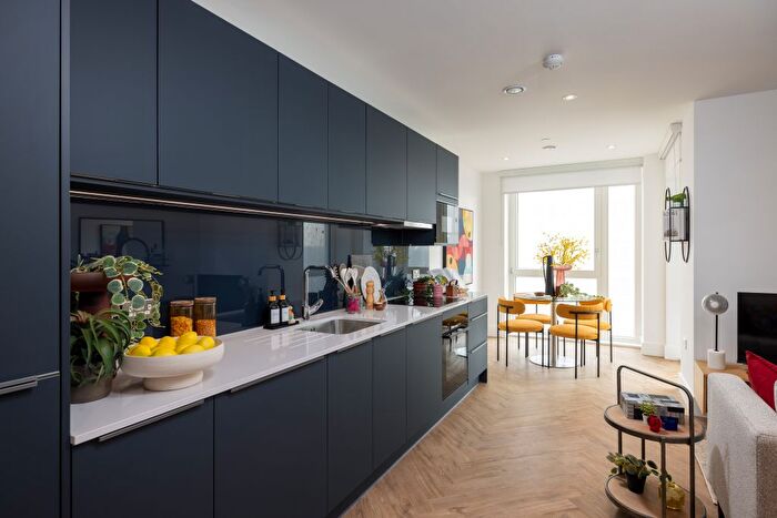 1 Bedroom Flat For Sale In Upper East, Bromley-By-Bow, E3