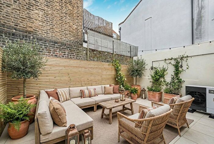 1 Bedroom Flat For Sale In Wandsworth Road, Lambeth, SW8