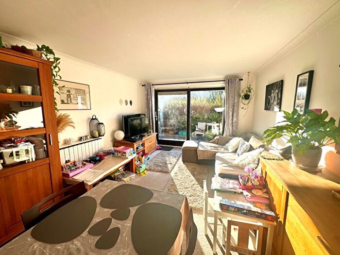 2 Bedroom Flat To Rent In Brookside, East Barnet, Barnet, EN4