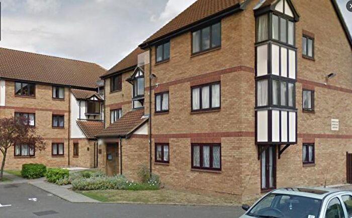 1 Bedroom Flat To Rent In Curlew Court, Magpie Close, London, NW9