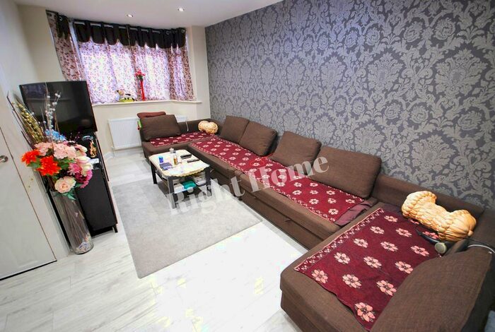 3 Bedroom End Of Terrace House To Rent In Bamford Avenue, Wembley, Middlesex, HA0