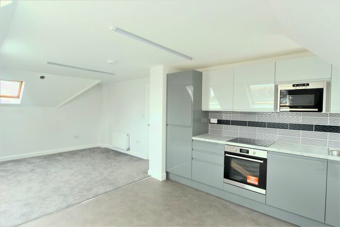 2 Bedroom Flat To Rent In Queen Annes Place, Enfield EN1