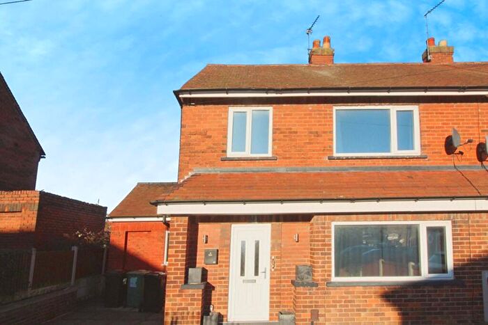 3 Bedroom Semi Detached House To Rent In Richmond Road, Farsley, LS28