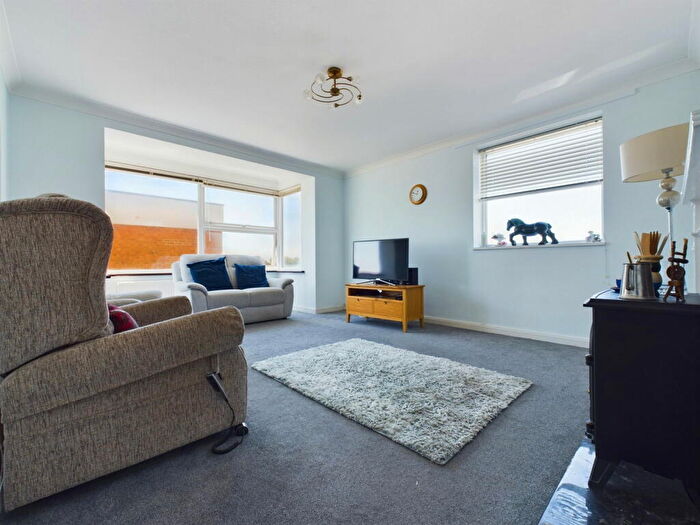2 Bedroom Flat For Sale In West End Way, Lancing, BN15