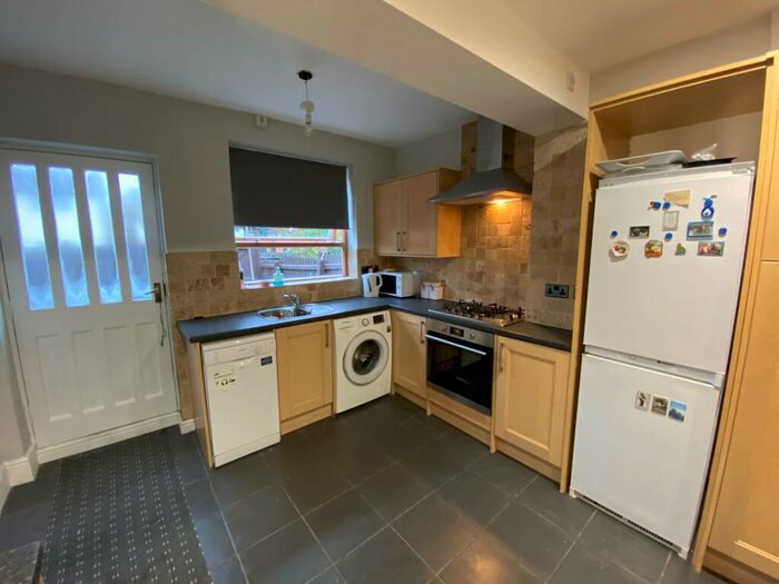 2 Bedroom House To Rent In Campbell Grove, Nottingham, NG3