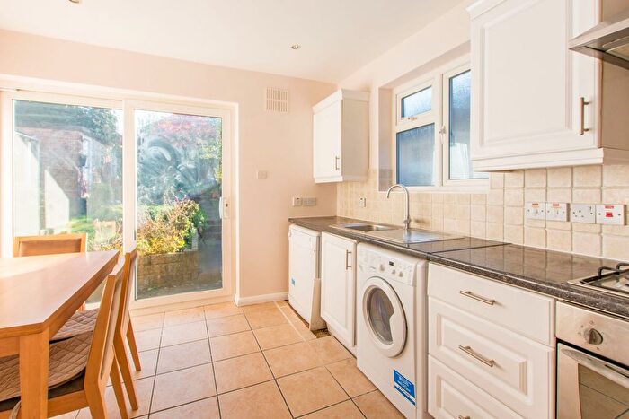 2 Bedroom Bungalow To Rent In Milton Avenue, Barnet, EN5