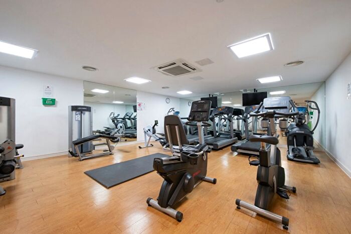 1 Bedroom Flat For Sale In Chartfield Avenue, Putney Hill, SW15
