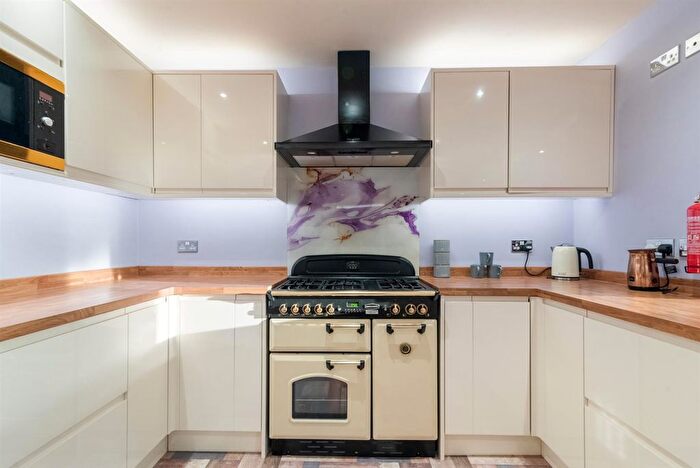 2 Bedroom Detached House For Sale In Hill View Lodges, Rumbling Bridge, KY13