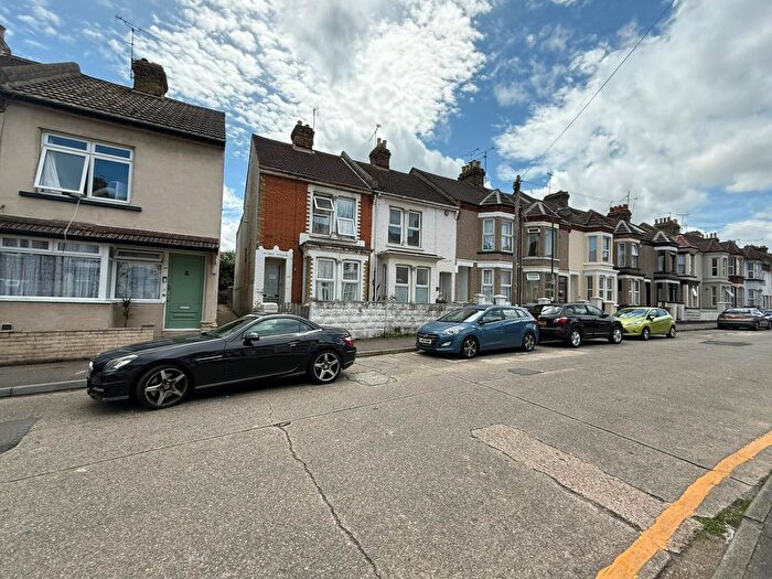 3 Bedroom Terraced House To Rent In Balmoral Road, Gillingham, ME7