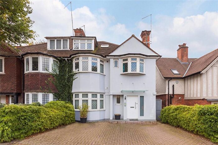 3 Bedroom Flat For Sale In North End Road, Golders Green, NW11