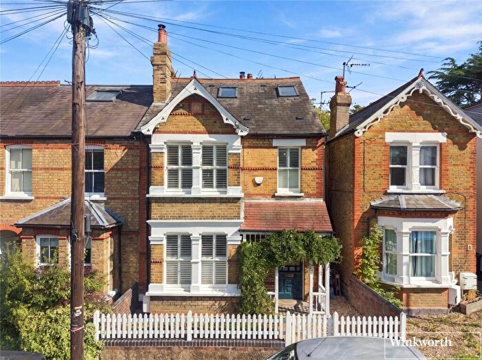 4 Bedroom Semi-Detached House For Sale In Puller Road, High Barnet, EN5