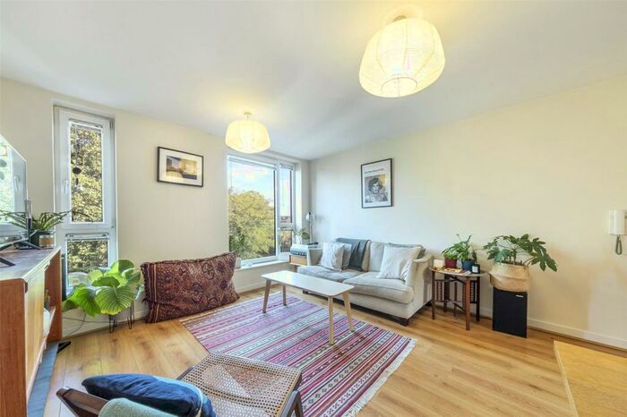 2 Bedroom Apartment To Rent In New Cross Road, London, SE14