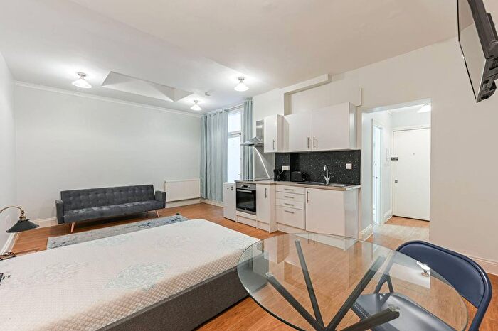 1 Bedroom Flat To Rent In Queens Gate, South Kensington, London, SW7