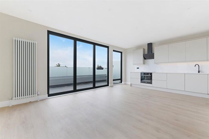 2 Bedroom Flat To Rent In Elm Grove, Wimbledon, SW19