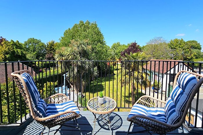 6 Bedroom Detached Bungalow For Sale In Wareham, BH20 - Photo 3