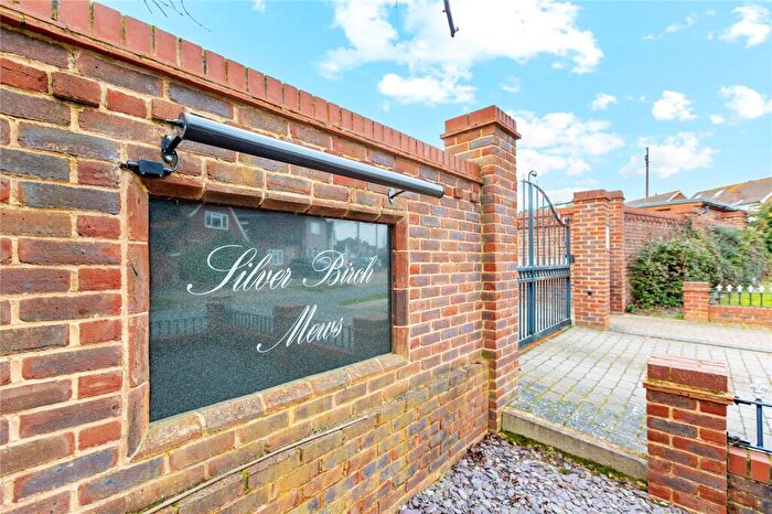 4 Bedroom Detached House For Sale In Silver Birch Mews, Upminster, RM14