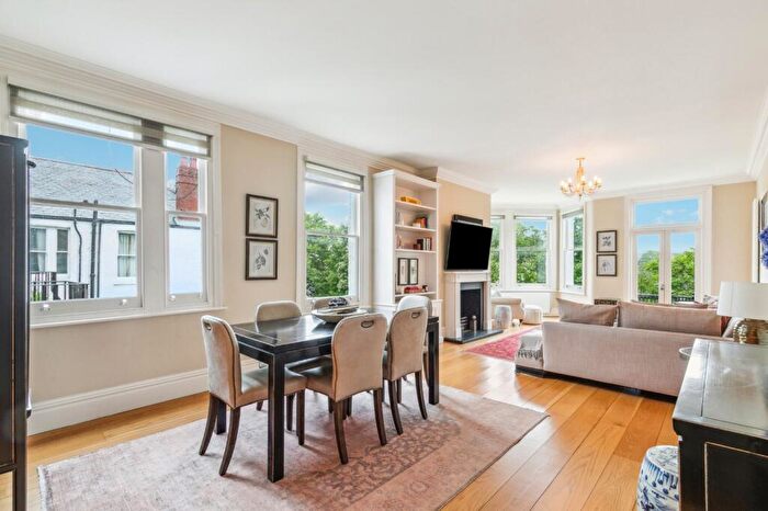 2 Bedroom Flat For Sale In Riverview Gardens, Barnes, SW13