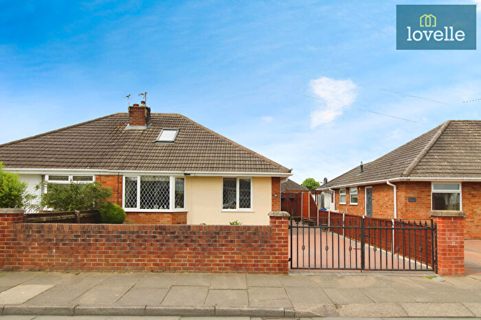 3 Bedroom Semi-Detached Bungalow For Sale In Lavenham Road, Scartho, Grimsby, DN33