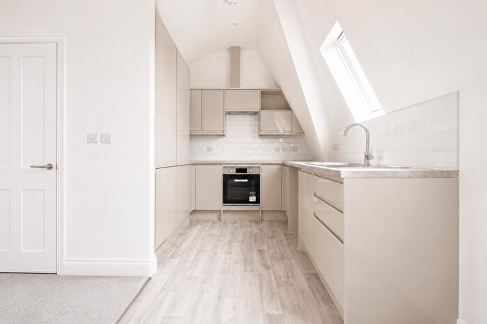 2 Bedroom Flat To Rent In Colston Road, East Sheen, SW14