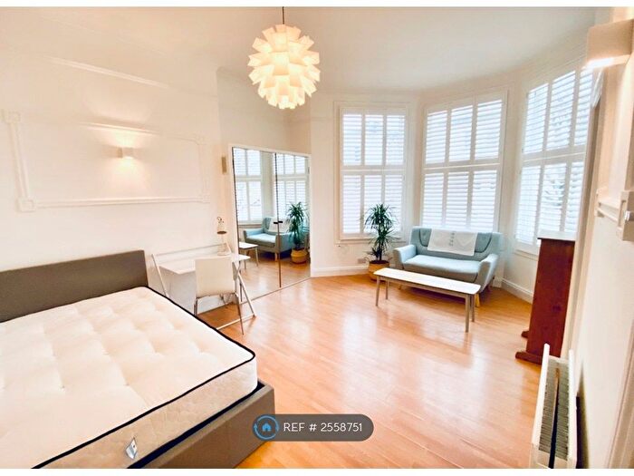 Studio To Rent In St Aubyns, Hove, BN3