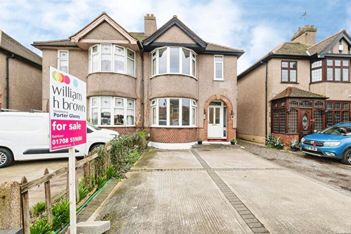 3 Bedroom Semi Detached House For Sale In Rainham Road, Rainham, RM13