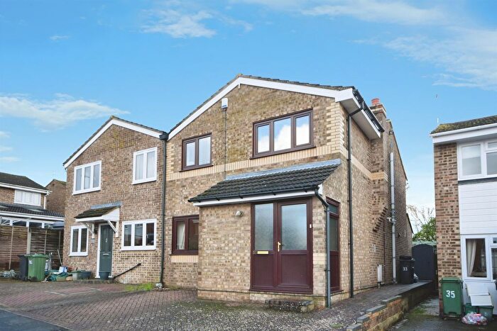 3 Bedroom Semi Detached House For Sale In Orion Way, Braintree, CM7