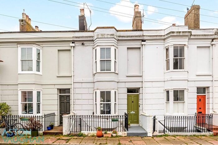 2 Bedroom Maisonette For Sale In College Gardens, Brighton, BN2