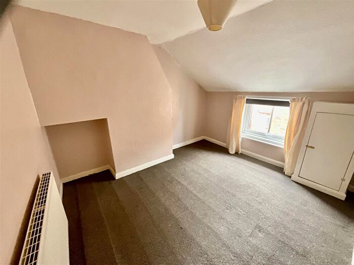 2 Bedroom Maisonette To Rent In North Street, Scarborough, YO11