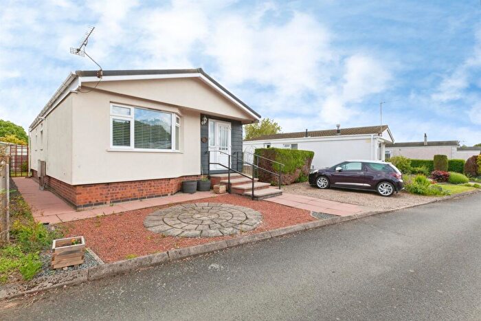 2 Bedroom Detached Bungalow For Sale In Wykin Road, Hinckley, LE10