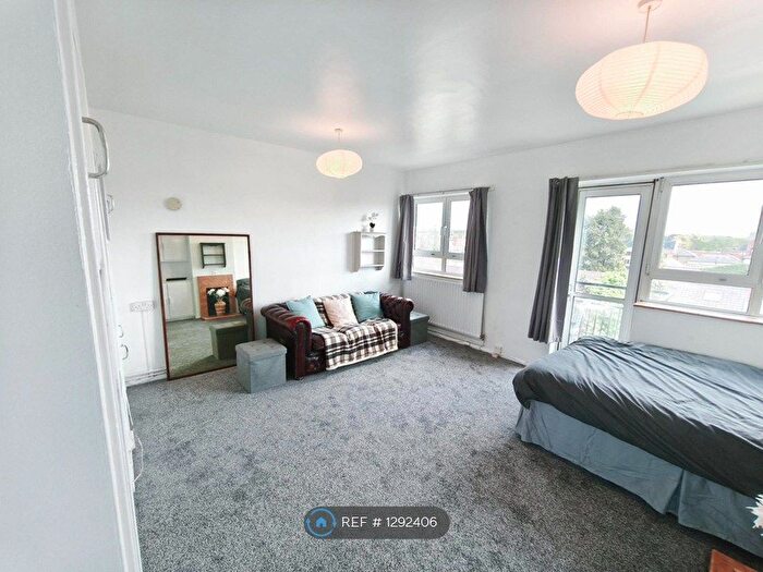 Studio To Rent In Alfred Butt House, London, SW17